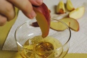 Apples and Honey/Credit: slgckgc via Flickr