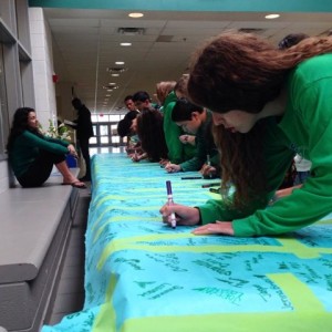 SLHS Class of '15 signs a banner in memory of Emma Clark/Credit: SLHS Class of 2015 via Twitter