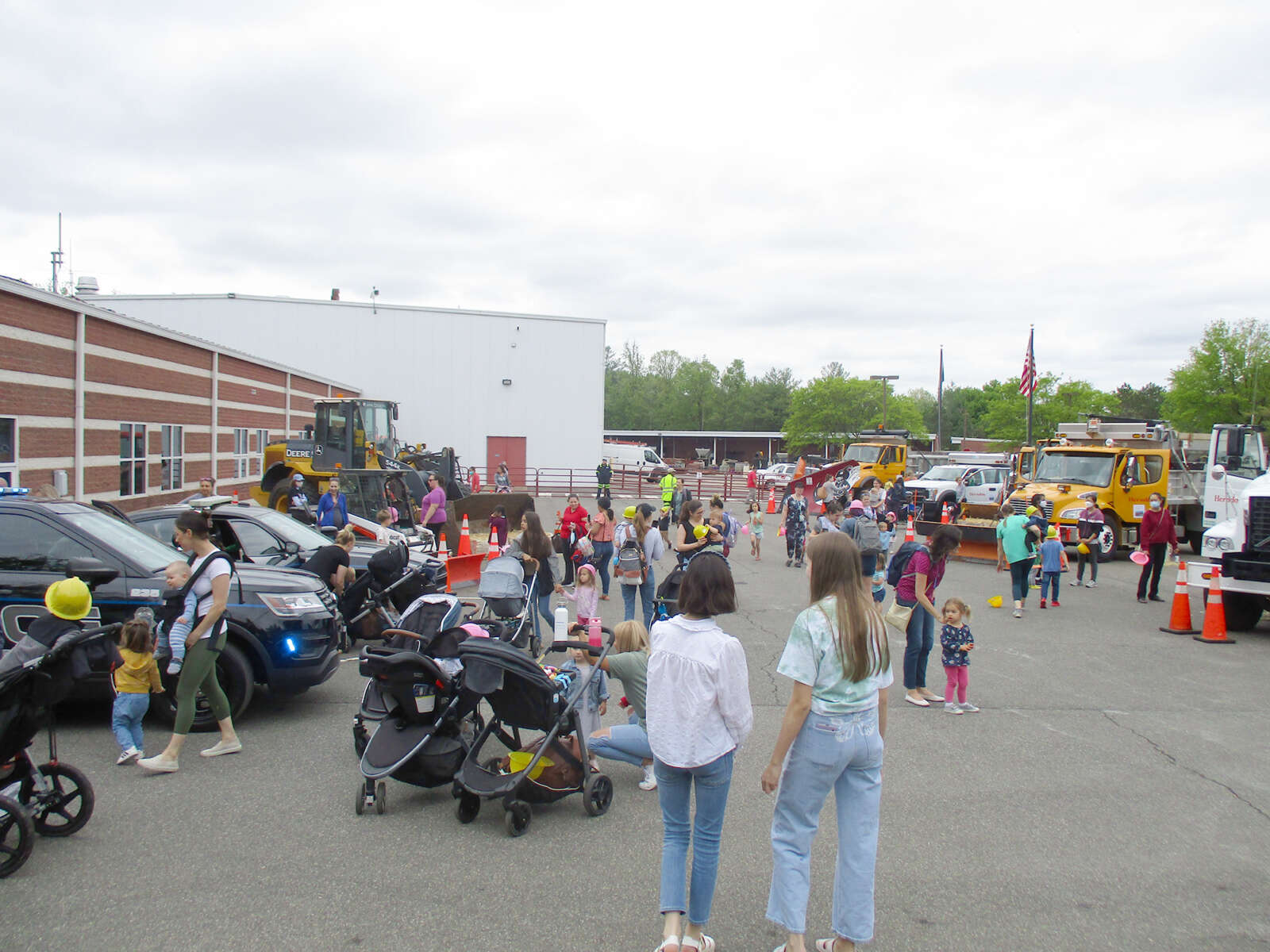 Farmers market, big trucks to park in Herndon this week - Vimarsana News
